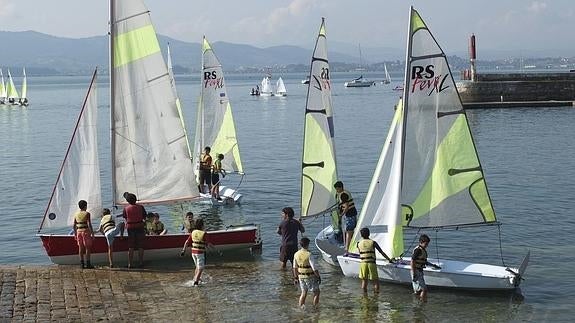 Role critica al Ayuntamiento por permitir la agonía de la Escuela de Vela