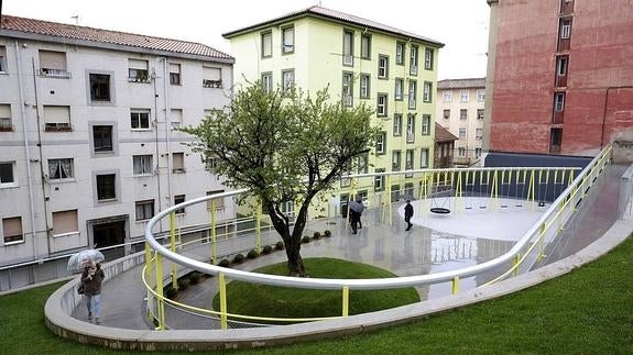 Acero pulido y un toque moderno en la calle San Sebastián