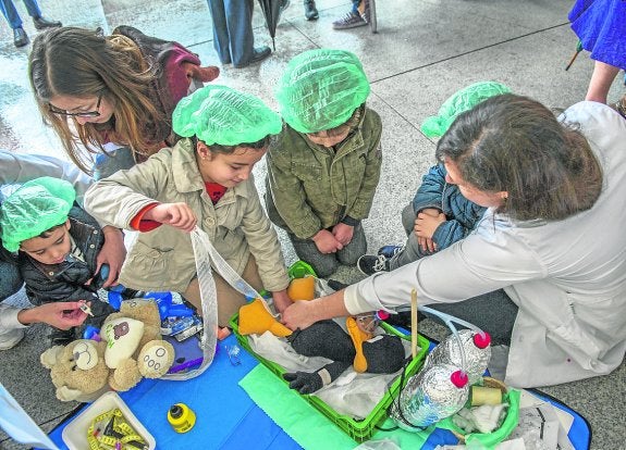 Los estudiantes de Medicina promueven la vida saludable