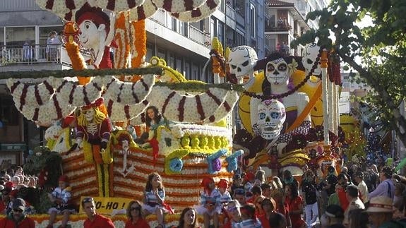 La Batalla de Flores y el Desembarco de Carlos V se incorporan a las postales de Correos