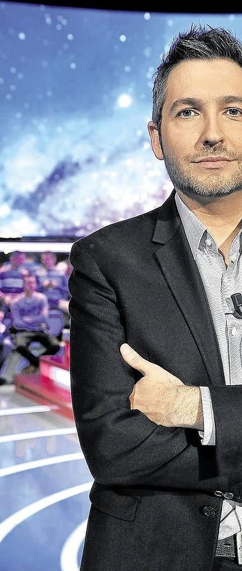 "Hablo con la tele, con la actualidad me crispo"