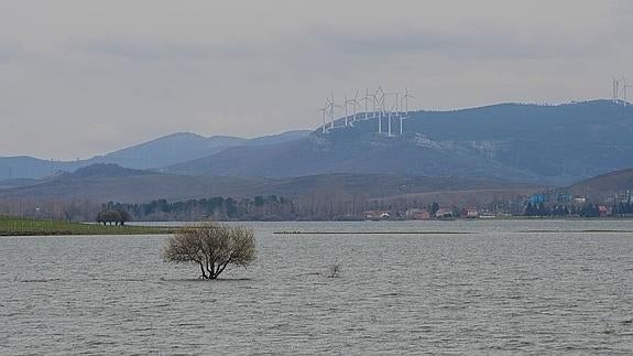 El desnieve alimenta al pantano