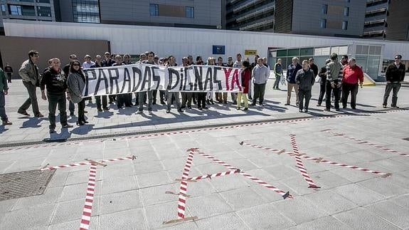 Ayuntamiento y Valdecilla estudian una nueva parada de taxis dentro del hospital