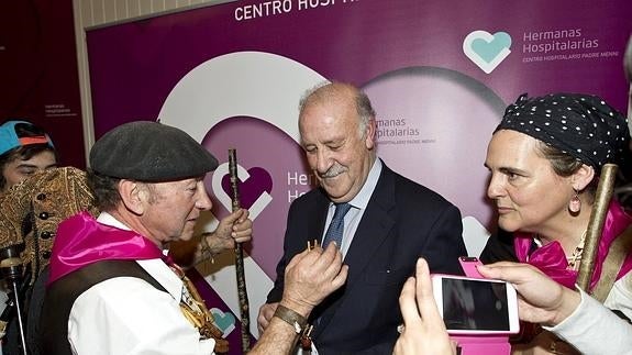 Del Bosque resalta en Santander la implicación con los más desfavorecidos