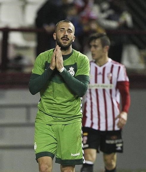 El Racing llega a Villaviciosa con siete jugadores apercibidos de sanción