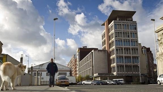 El Ayuntamiento acepta formalmente la cesión del edificio de Tabacalera