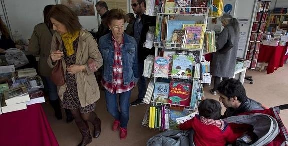 La escritora Ana Punset acerca hoy la novela juvenil a la Feria del Libro