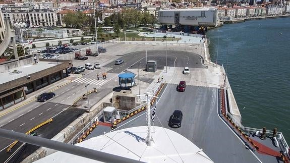 El Puerto estrena rampa en su apuesta por aprovechar más el papel del ferry