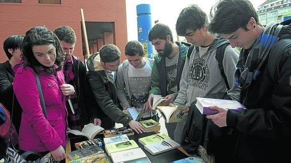 El Día del Libro reivindica la literatura para educar