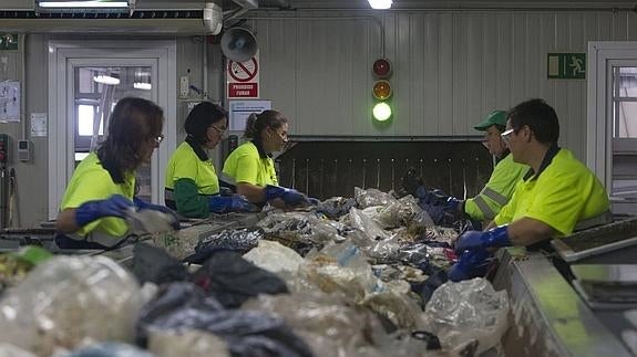 Los servicios jurídicos del Gobierno avalan el vertido de basura de Gipuzkoa en Meruelo