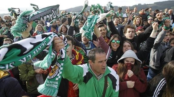 El camino a Ferrol es verdiblanco