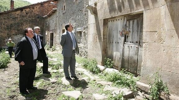 La casa del padre Rábago era de otro Rábago