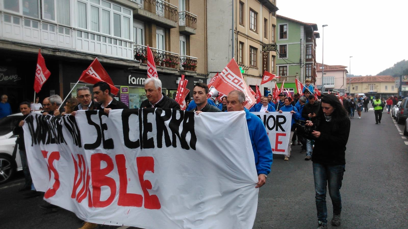 Los trabajadores de Tinamenor exigen en la calle la continuidad de la empresa