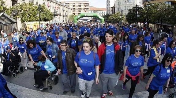 Más de un millar de personas marcha a favor de las personas con discapacidad
