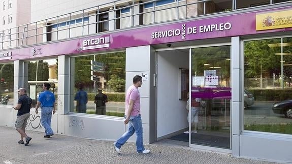 El Gobierno acusa a Santander de querer contratar parados a la carta