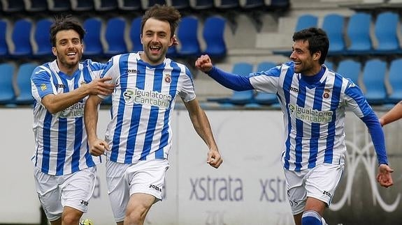 Tres aspirantes y un título