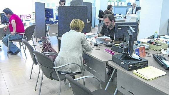 Casi 13.000 cántabros llevan más de dos años sin encontrar trabajo