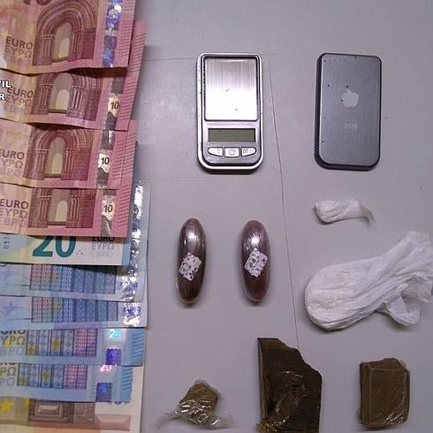 El 'camello' de Muñorrodero, ahora pillado metiendo la droga en una nevera