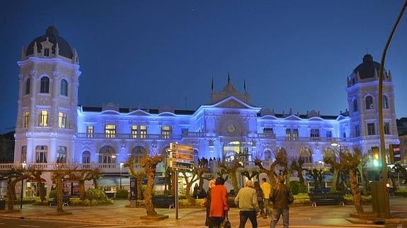 Cenas de época, conciertos y fuegos artificiales en el centenario del Casino