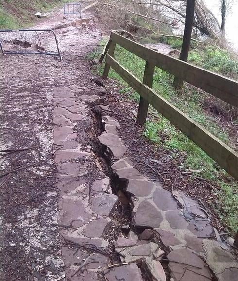 Cartes cierra el paseo que cruza la Viesca hacia Torrelavega