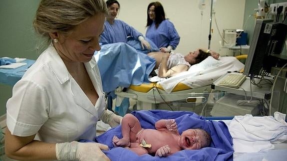 Cantabria convoca las oposiciones para 18 pediatras y 12 matronas pendientes desde 2014