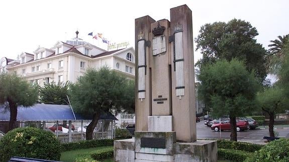 La retirada de los dos monumentos franquistas se realizará «de inmediato»