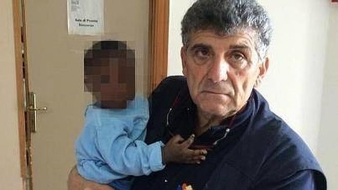 Una niña de 9 meses llega sola a Lampedusa al morir su madre en la travesía