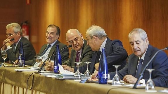 Mezquita propone a la Junta de Accionistas de Sniace subir ya las dietas de los consejeros