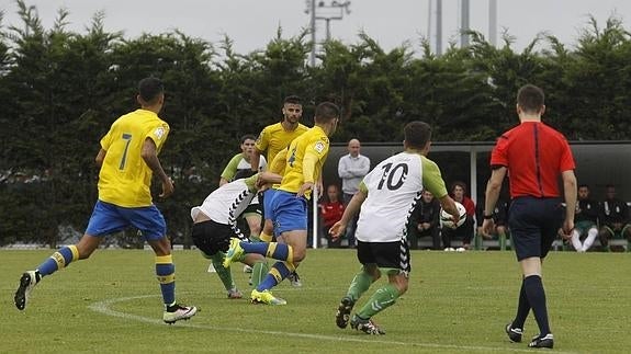 El Racing B cae eliminado tras perder en casa ante el filial de Las Palmas