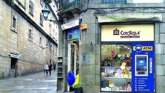 Comercios del Casco Viejo instalarán cajeros bancarios en sus escaparates