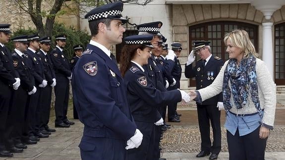 Detenido el hombre que insultó a la alcaldesa de Camargo por agredir ahora a un policía