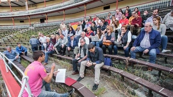 La peñas piden a los taurinos que "reconsideren" su voto el 26-J