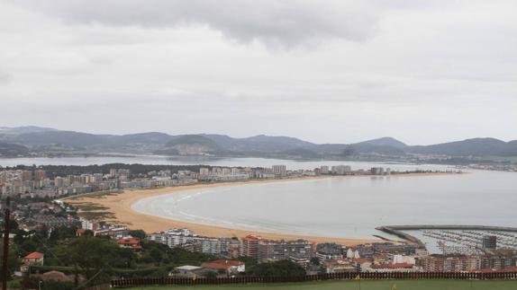 La playa Salvé renueva la bandera Q de Calidad Turística