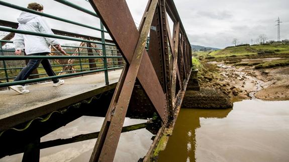 La reparación del antiguo puente sobre la ría de Solía se licitará "en breve"