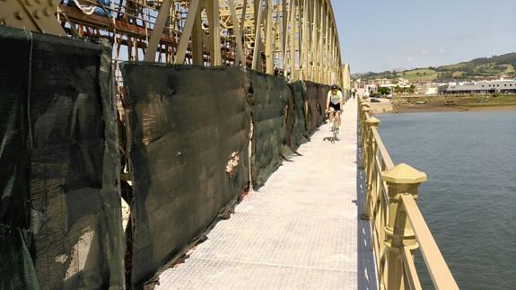 El puente de Treto abrirá al tráfico rodado a finales de este mes