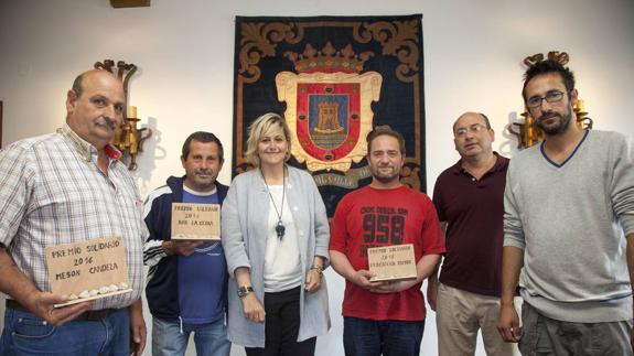 Camargo reconoce a tres establecimientos por ayudar a la plataforma de alimentos