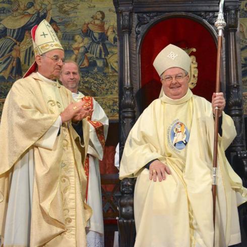Miles de fieles arropan al cántabro Manuel Herrero como nuevo Obispo de Palencia
