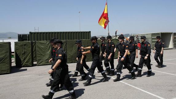 La unidad militar de emergencias realiza sus primeras maniobras en Torrelavega