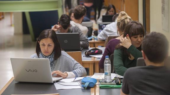 Las universidades cántabras no permiten cursar ninguna carrera a distancia