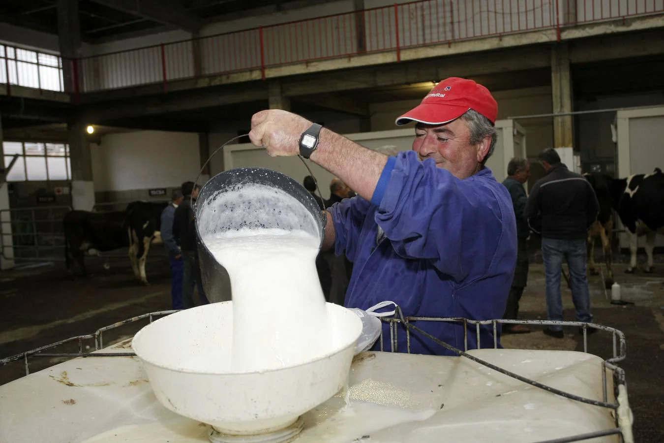 "Gobierno y ganaderos compartimos la preocupación por el precio de la leche"