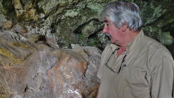 La cueva Hornos de la Peña podrá visitarse hasta septiembre a "precios asequibles"