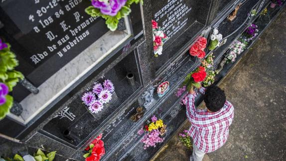 El cementerio del pueblo de Camargo llega al límite y agotará sus nichos en breve