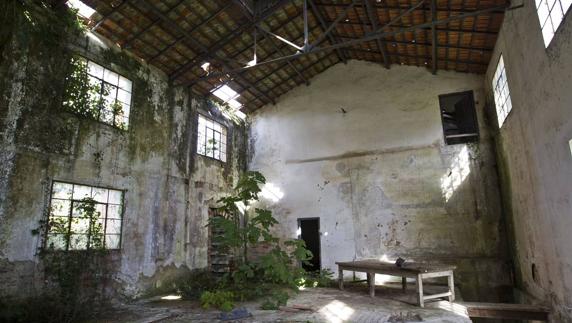 El abandono y los saqueos arruinan gran parte de la historia industrial de Cantabria