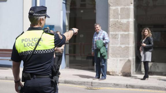 El PP se compromete a adelantar la edad de jubilación de los policías locales