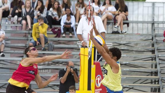 El balón ya vuela en Laredo