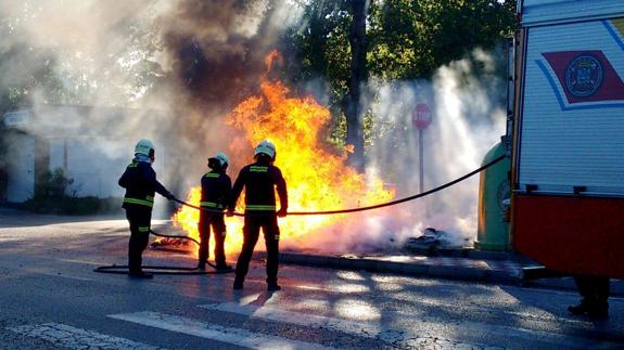 Camargo vuelve a sufrir vandalismo con el incendio de dos contenedores en Parayas