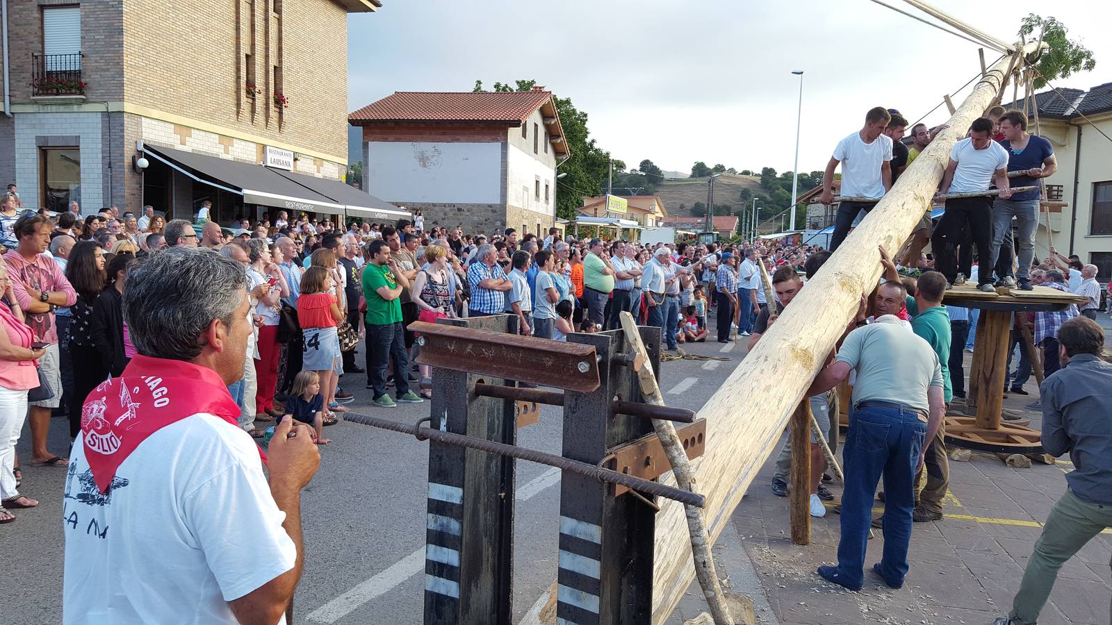 Silió iza el mástil de las tradiciones