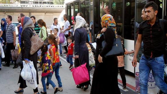 Una familia de refugiados sirios llegará a Torrelavega "en las próximas horas"