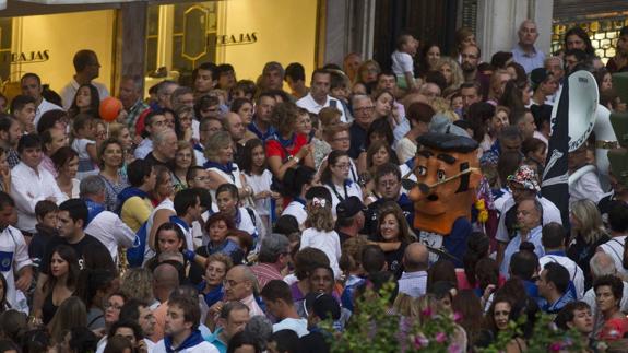 Los atascos y la muchedumbre colapsan los autobuses urbanos