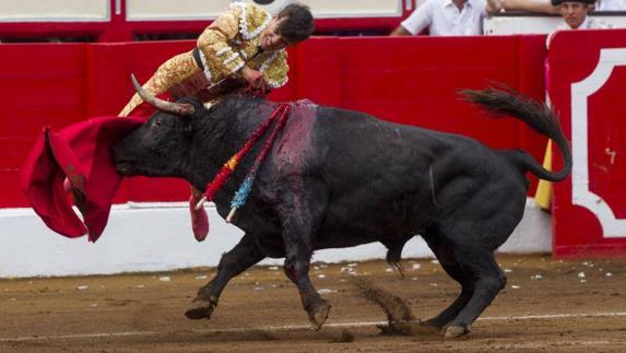 Bautista a hombros, Caballero herido